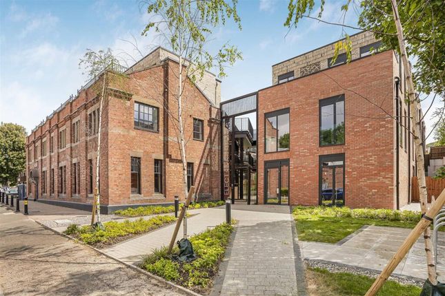 1 bed property, in Campfield Road, £400,000
