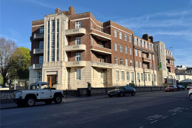 3 bed property, in Cornfield Terrace, £300,000
