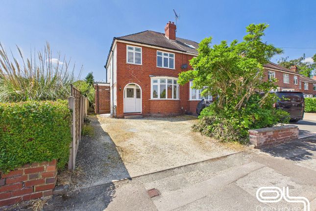 3 bed property, in Eastlands Close, £260,000