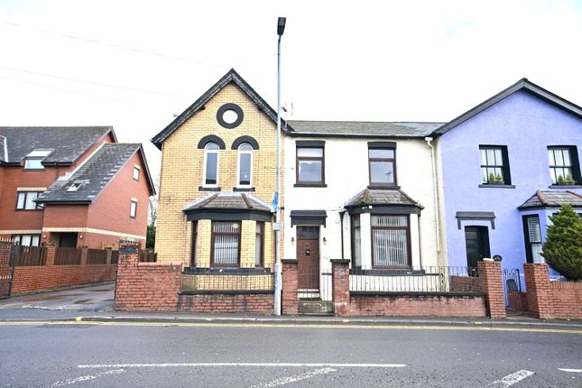 8 bed property, in Station Road, £550,000