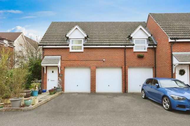 2 bed property, in Hansen Gardens, £280,000