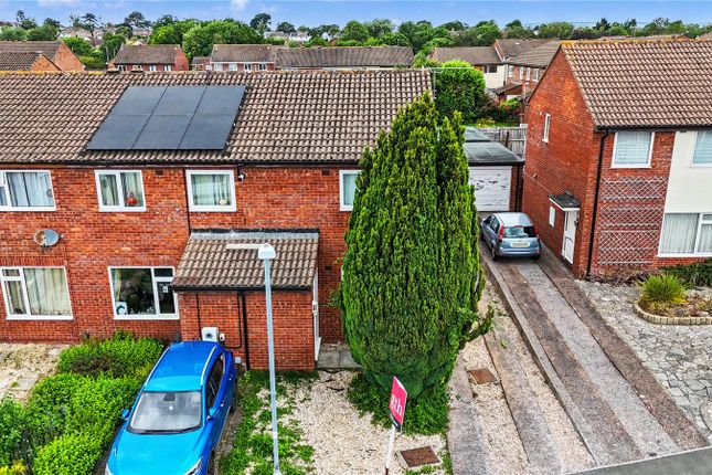 3 bed property, in Pinney Close, £260,000