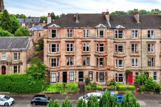2 bed property, in Albert Road, £165,000
