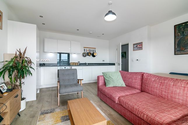 1 bed property, in 1 Rowland Road, £330,000