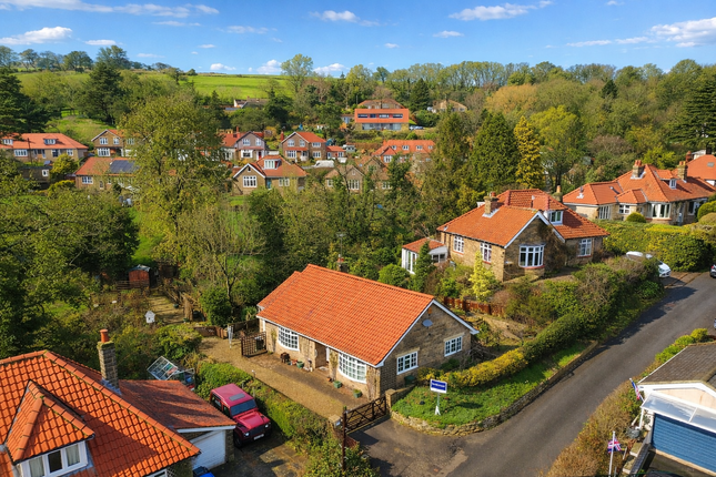 2 bed property, in Carr Hill Lane, £425,000