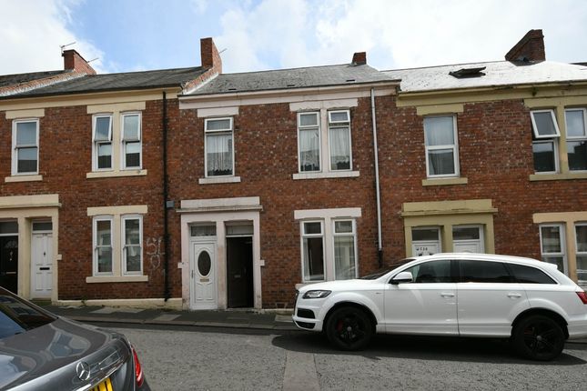 5 bed property, in Colston Street, £145,000