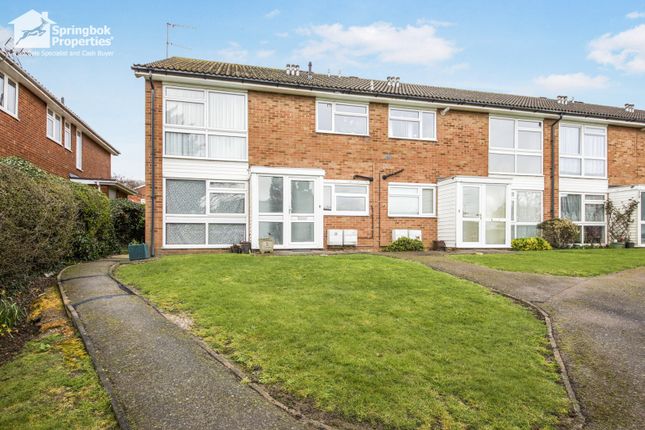 2 bed property, in Englefield Close, £350,000