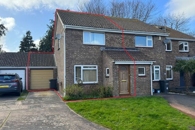 2 bed property, in Mena Park Close, £195,000