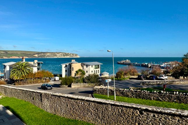 2 bed property, in Sentry Road, £325,000