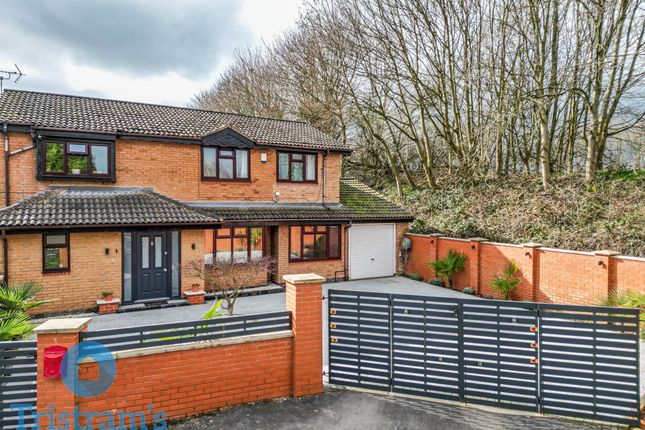 4 bed property, in Holborn Close, £550,000