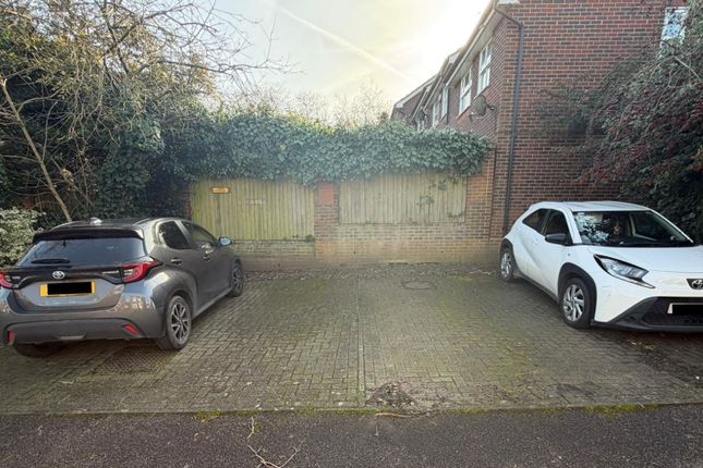 Studio, in Parking Space At 4 Poultney Close, £5,000