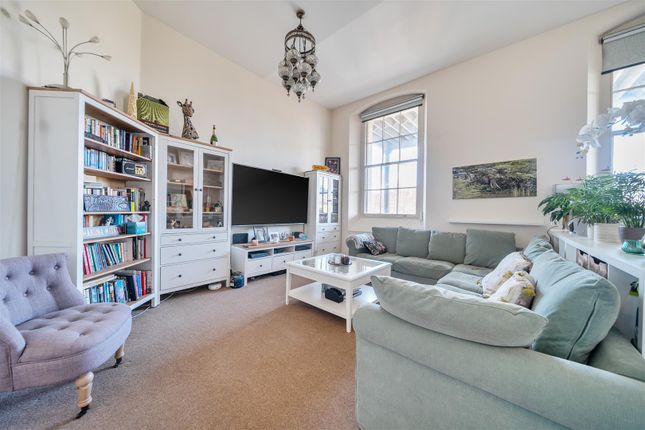3 bed property, in St. Georges Walk, £299,995