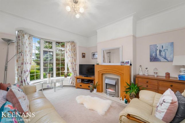 3 bed property, in Blackburn Road, £190,000