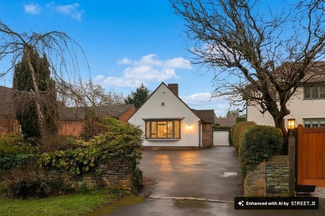 2 bed property, in Chatsworth Road, £400,000