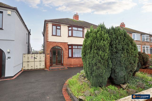 3 bed property, in Oakdene Crescent, £229,000
