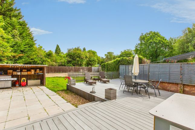 3 bed property, in Fox Grove, £385,000