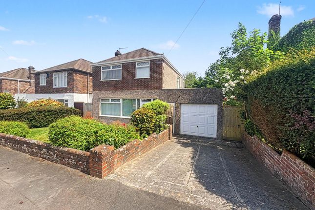 3 bed property, in Lynwood Avenue, £450,000