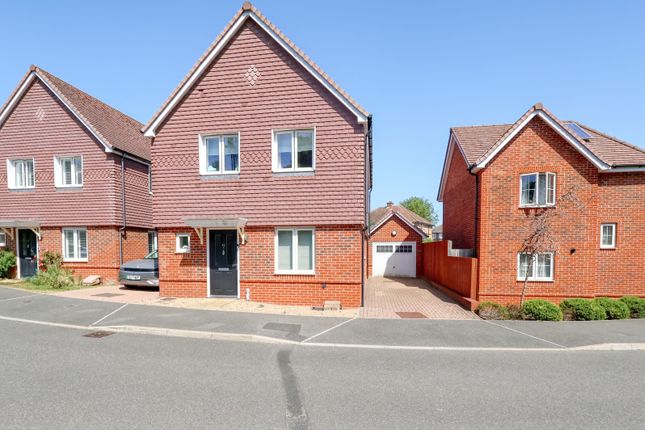 3 bed property, in Kingswood Park, £600,000