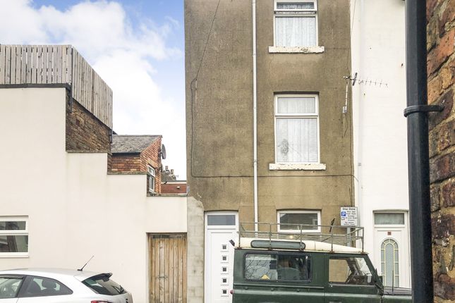 3 bed property, in Lower Clark Street, £100,000