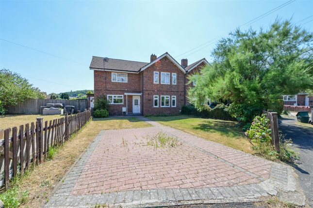 2 bed property, in Woodlands Road, £210,000