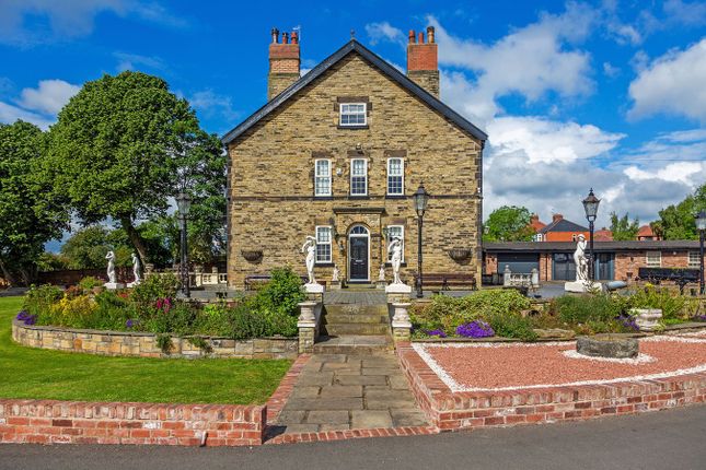5 bed property, in Broad Street, £900,000
