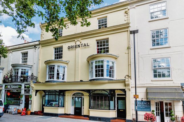 2 bed property, in Queens Terrace, £170,000