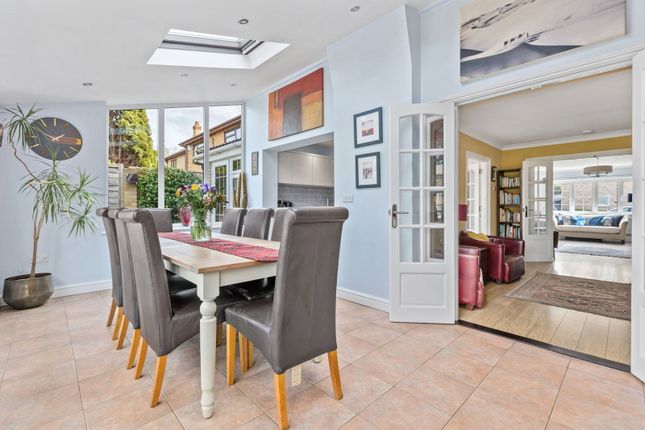 4 bed property, in Swanbourne Close, £625,000