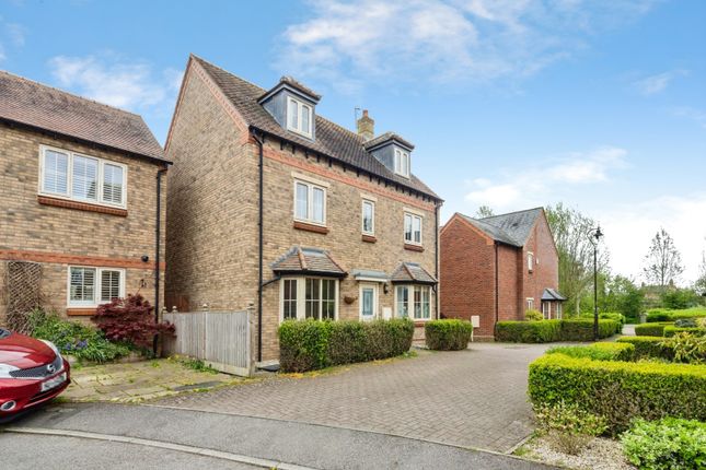 5 bed property, in Home Farm Close, £550,000