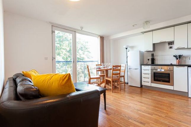 3 bed property, in Trinity Court, £125,000