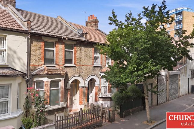 2 bed property, in Gainsborough Avenue, £380,000