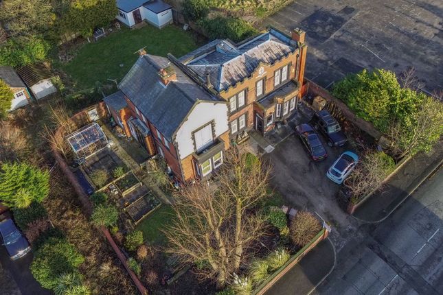 4 bed property, in Dunriding Lane, £550,000