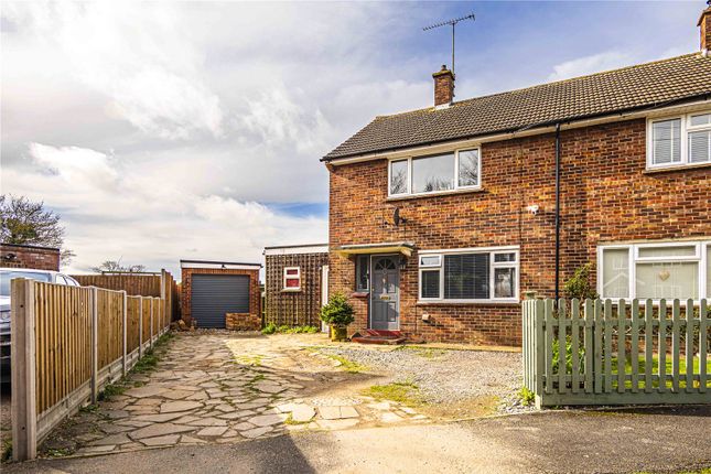 2 bed property, in Lords Close, £425,000