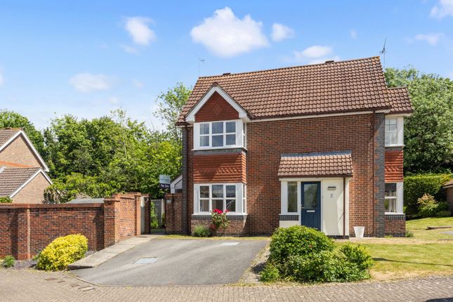 1 bed property, in Cissbury Close, £300,000