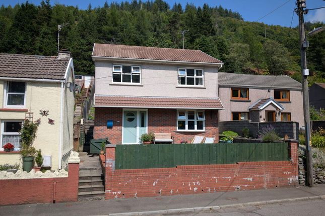 4 bed property, in Cerrig Llwydion, £224,950