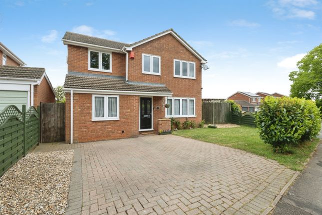 4 bed property, in Hare Close, £450,000