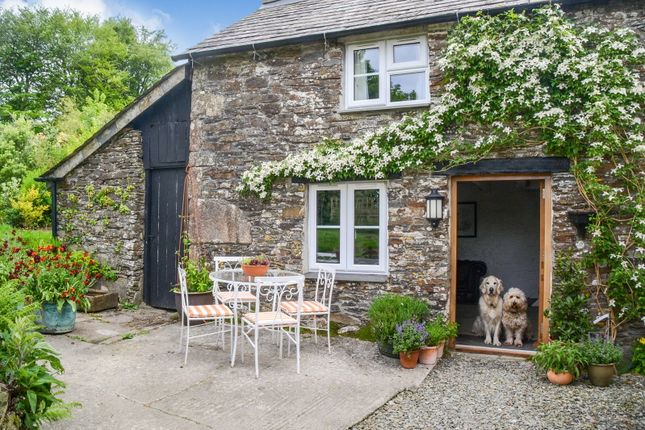5 bed property, in Nr Rilla Mill, £575,000