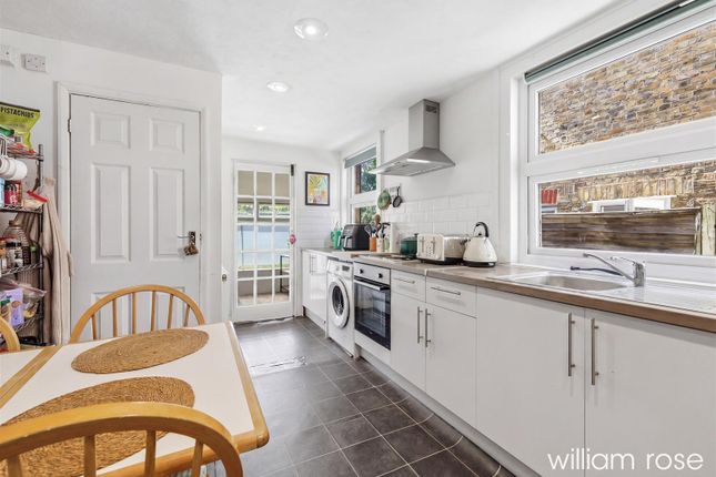 1 bed property, in Cavendish Road, £350,000
