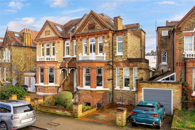 6 bed property, in Lower Common South, £2,950,000