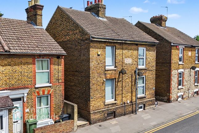 2 bed property, in Well Road, £270,000