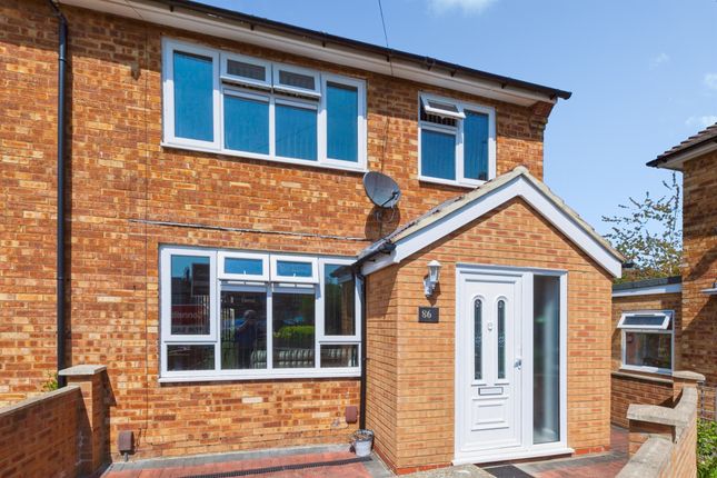 3 bed property, in Doddsfield Road, £450,000