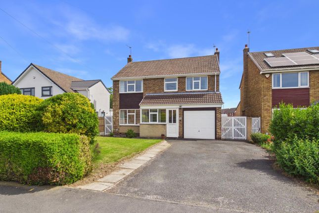 4 bed property, in Chiltern Drive, £425,000