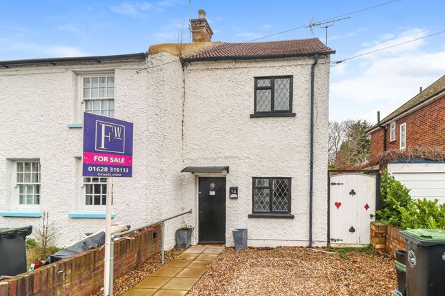 2 bed property, in Coopers Row, £469,000