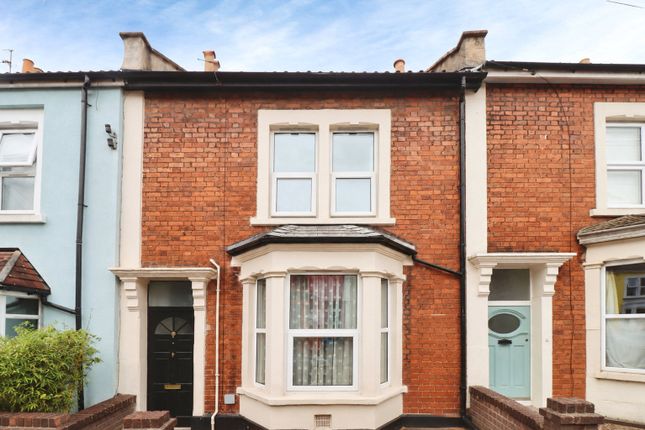2 bed property, in Hinton Road, £300,000