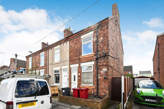 2 bed property, in Albert Street, £110,000