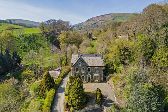 8 bed property, in Waterfall Street, £825,000