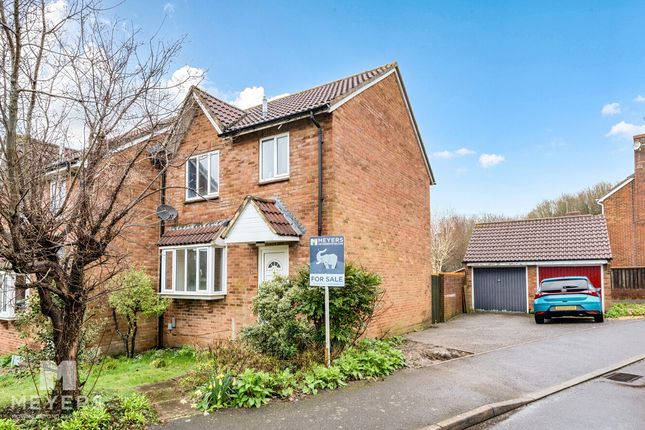 3 bed property, in Badbury Drive, £275,000