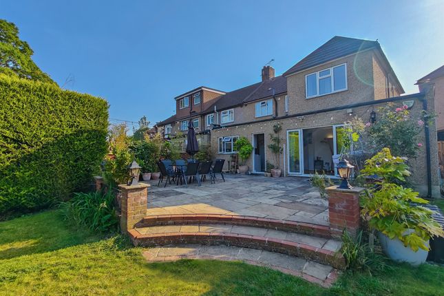 5 bed property, in Kenilworth Crescent, £825,000