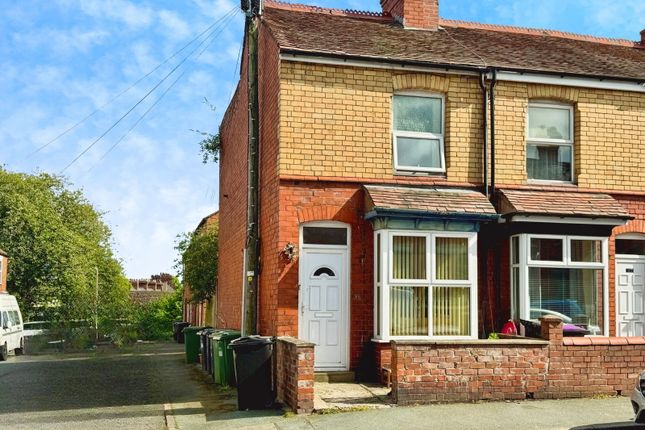 2 bed property, in York Street, £132,000