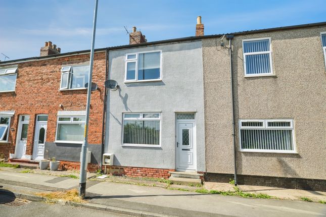 2 bed property, in South Street, £80,000