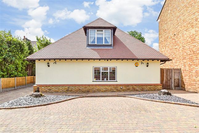 5 bed property, in Townmead Road, £800,000